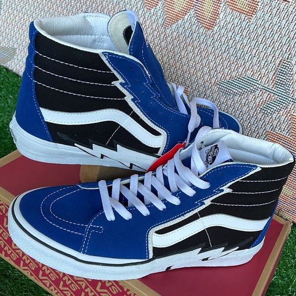 Vans Men’s Sk8-Hi Bolt
Suede/Canvas True Blue/BIack
VN0A5JIVTBB
Sneakers - Picture 10 of 16
